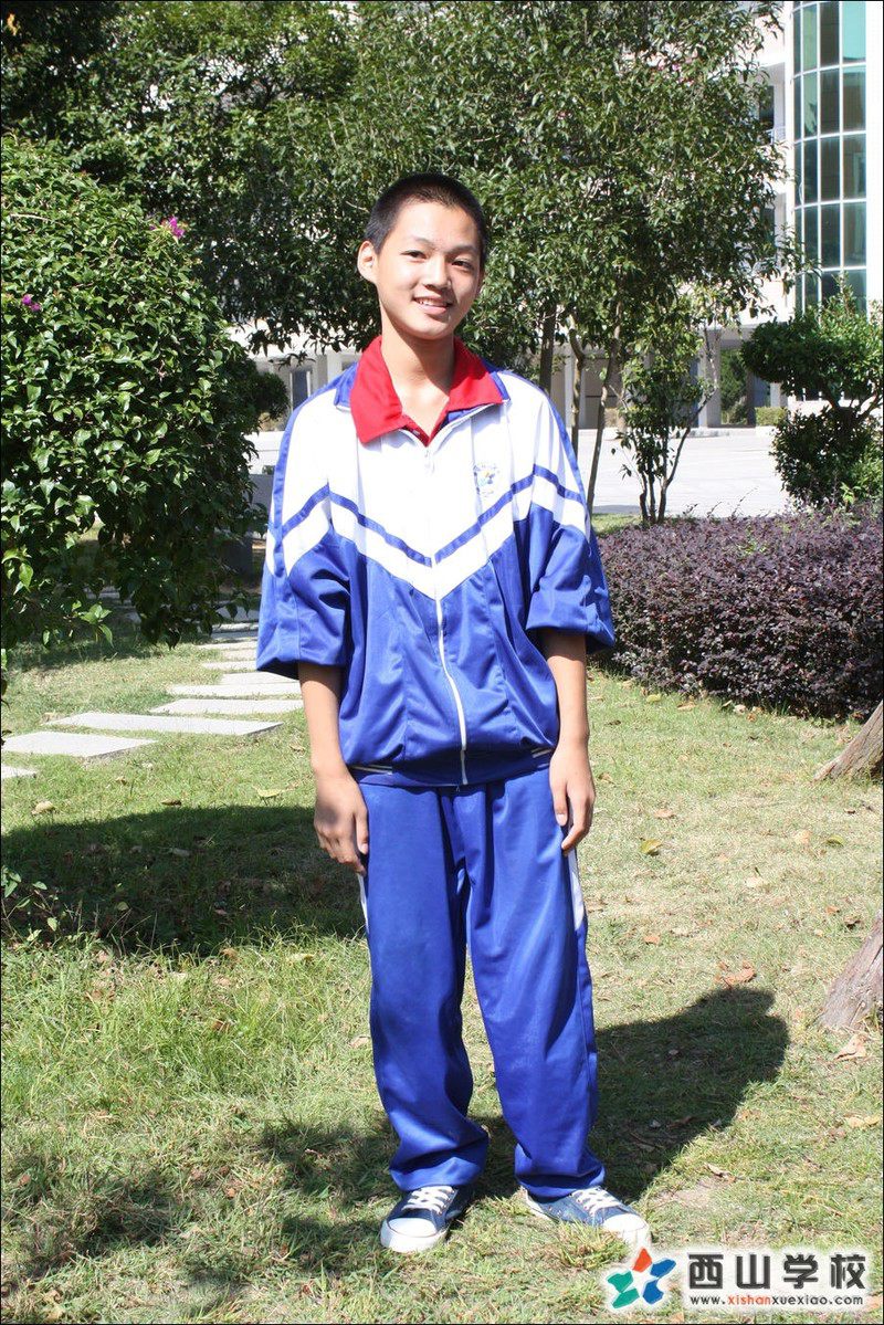 福建西山学校2014年初中部初一(14)班何永健挂历照