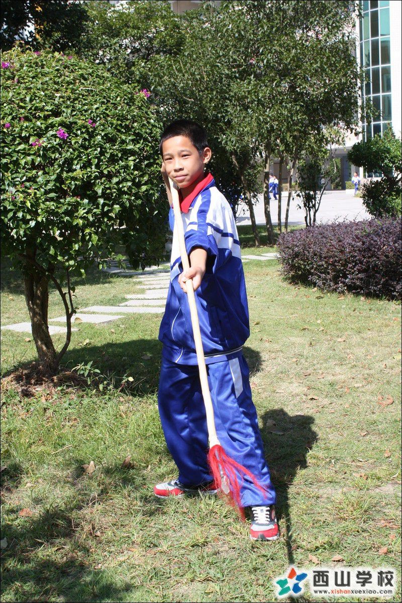 福建西山学校2014年初中部初一(14)班覃宇航挂历照