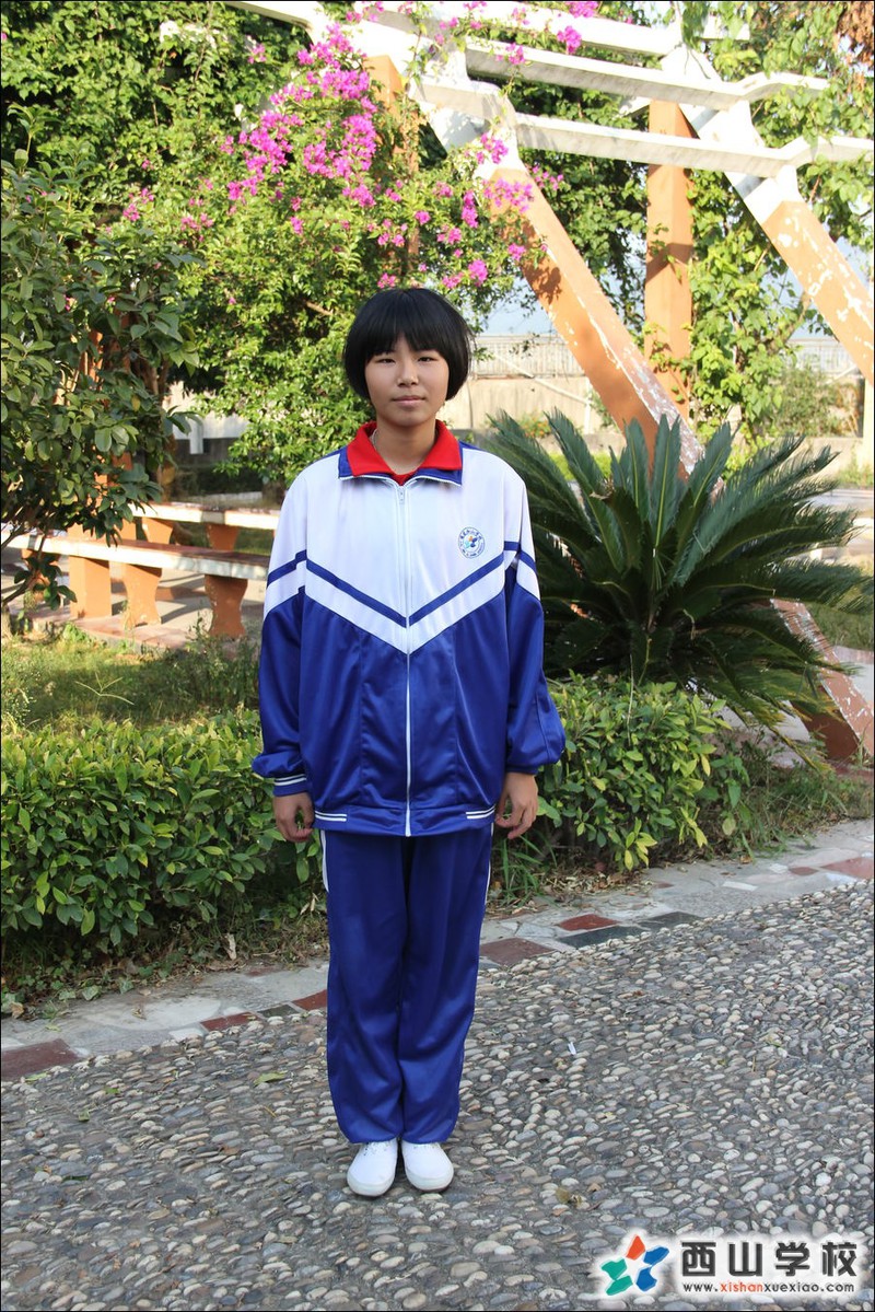 福建西山学校2014年初中部初二(2)班陈遵燕挂历照