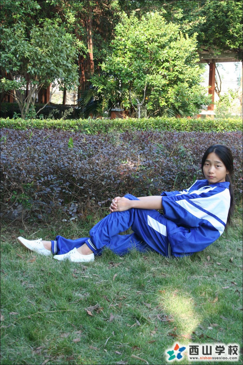 福建西山学校2014年初中部初二(3)班林娇挂历照