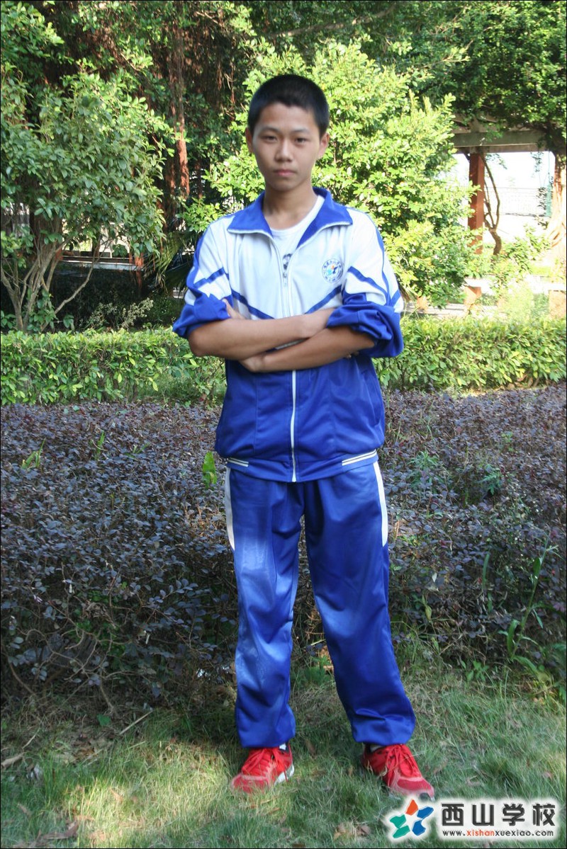 福建西山学校2014年初中部初二(3)班刘成武挂历照