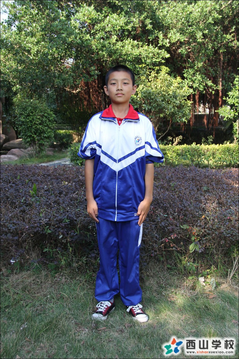 福建西山学校2014年初中部初一(18)班李宇翔挂历照