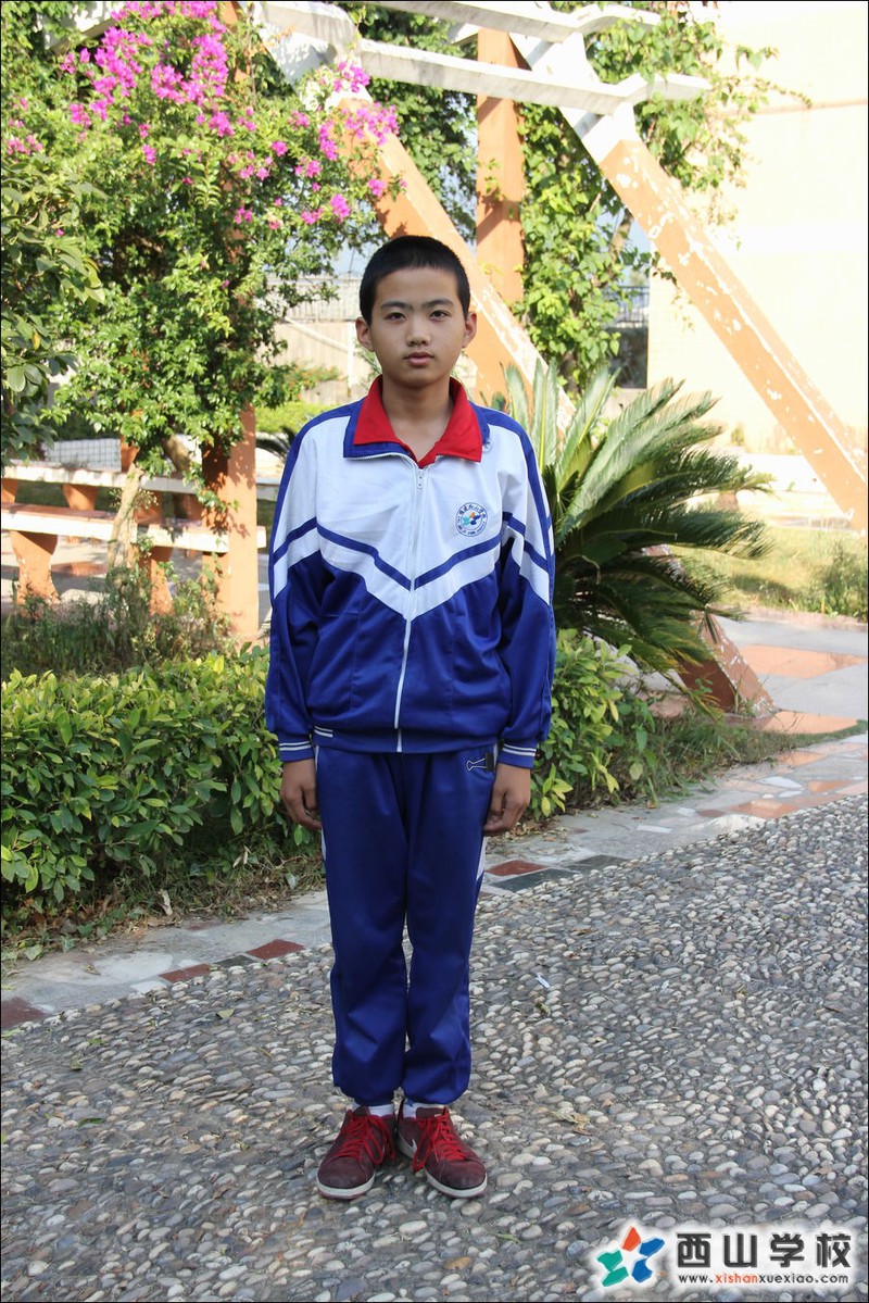 福建西山学校2014年初中部初一(18)班徐飞鹏挂历照