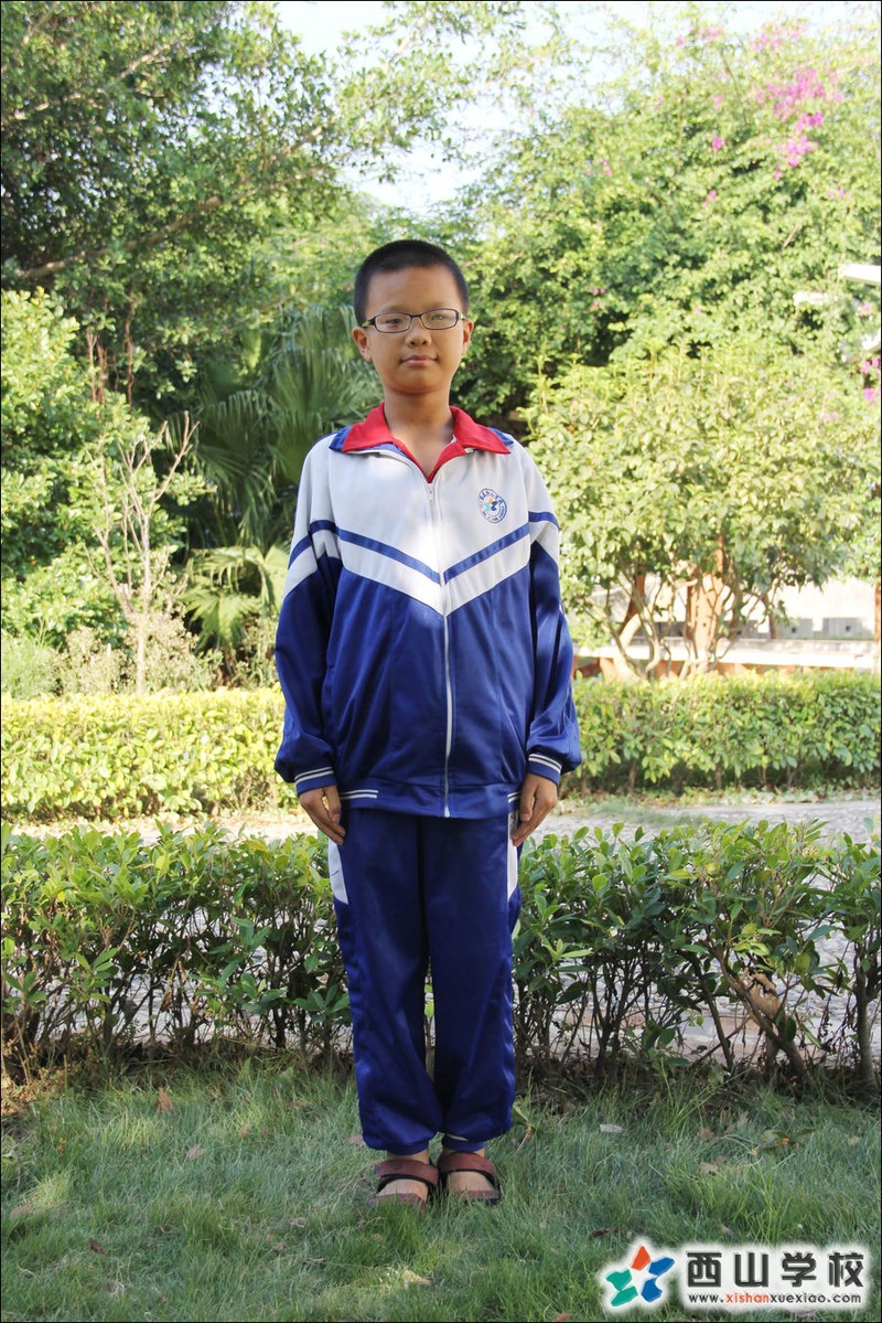 福建西山学校2014年初中部初一(18)班许嘉曦挂历照