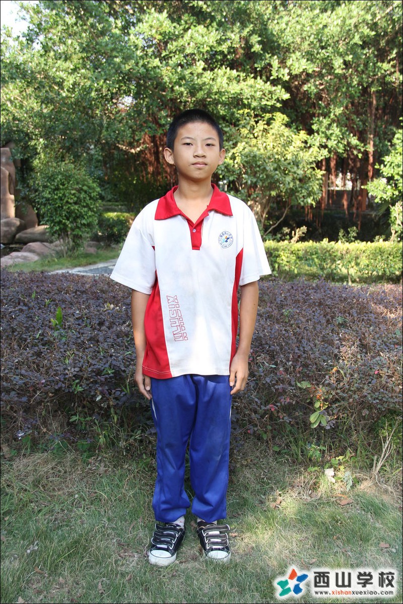 福建西山学校2014年初中部初一(18)班张子涵挂历照
