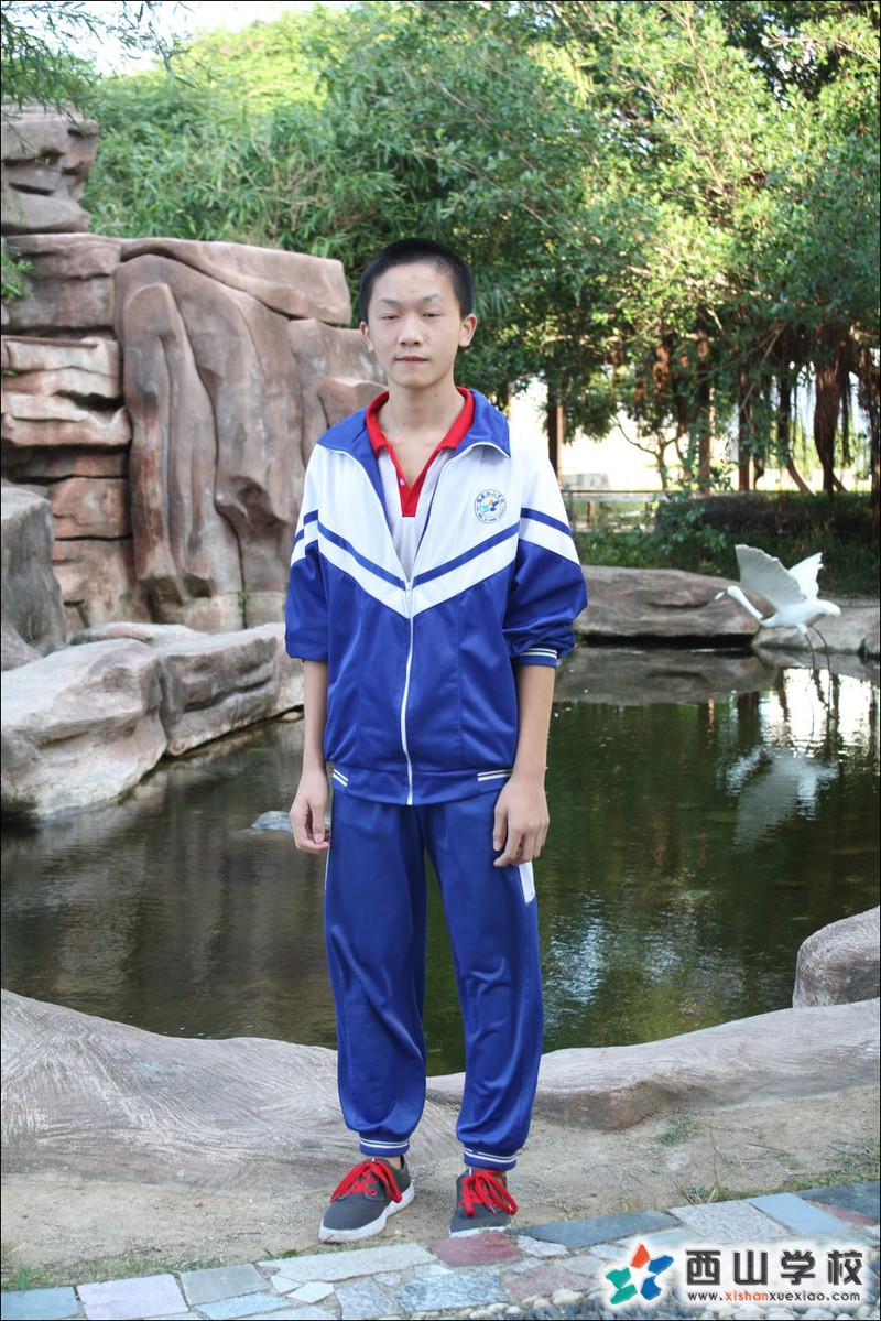 福建西山学校2014年初中部初二(1)班刘梓添挂历照