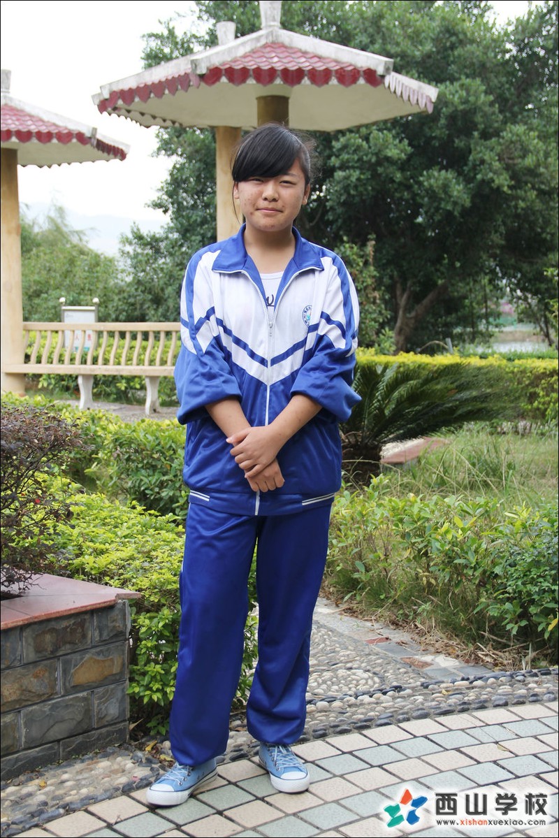 福建西山学校2014年初中部初二(7)班杜秋敏挂历照