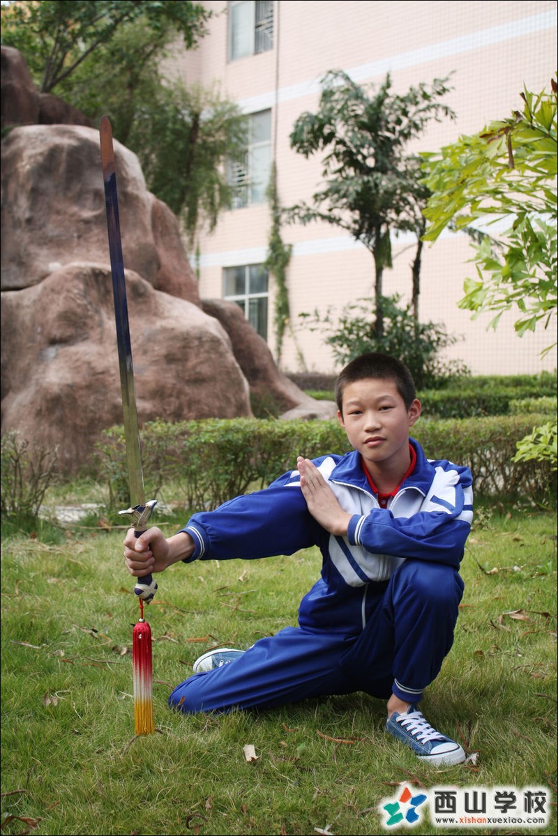 福建西山学校2014年初中部初二(8)班吕杰挂历照