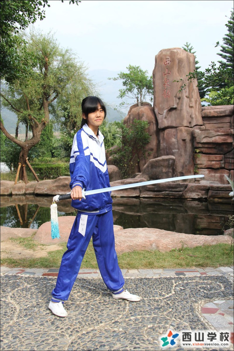 福建西山学校2014年初中部初二(5)班李婉婷挂历照