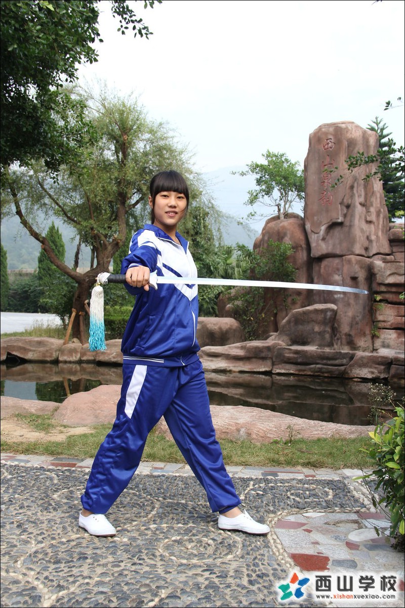 福建西山学校2014年初中部初二(5)班庄琦挂历照