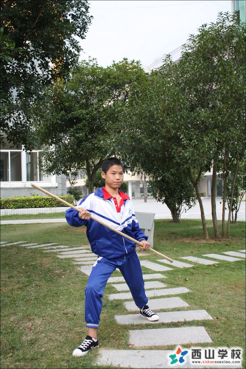 福建西山学校2014年初中部初二(6)班黄军松挂历照