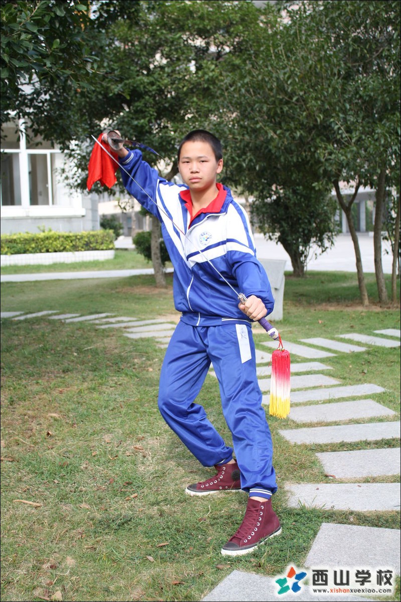 福建西山学校2014年初中部初二(6)班杨一袁挂历照