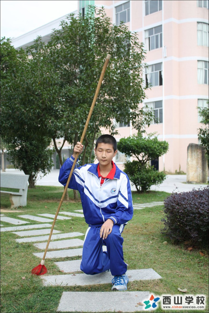 福建西山学校2014年初中部初二(6)班叶尧挂历照