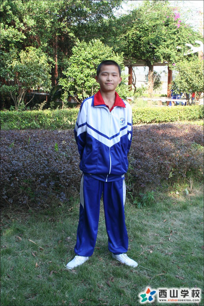 福建西山学校2014年初中部初二(11)班余海中挂历照