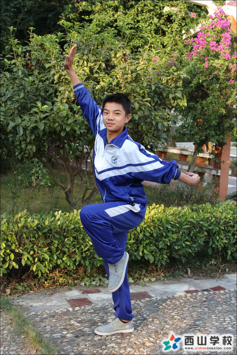 福建西山学校2014年初中部初二(12)班邵梦辉挂历照