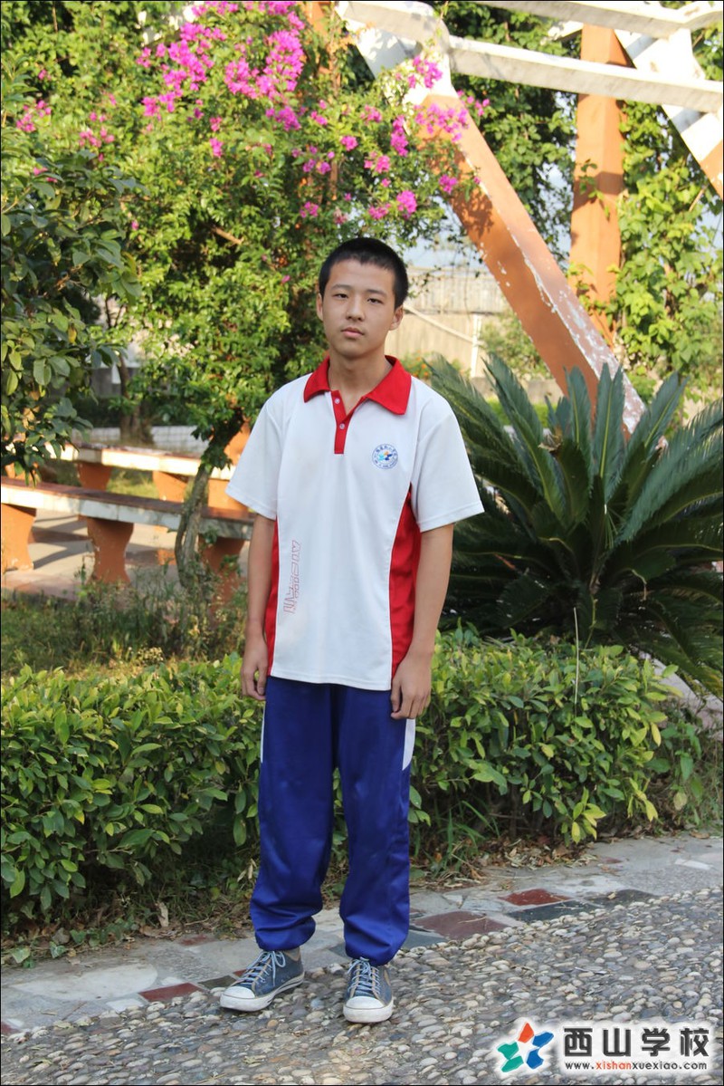福建西山学校2014年初中部初二(13)班林以轩挂历照