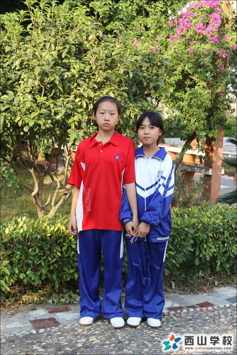 福建西山学校2014年初中部初二(13)班刘冬鑫、李佳妮挂历照