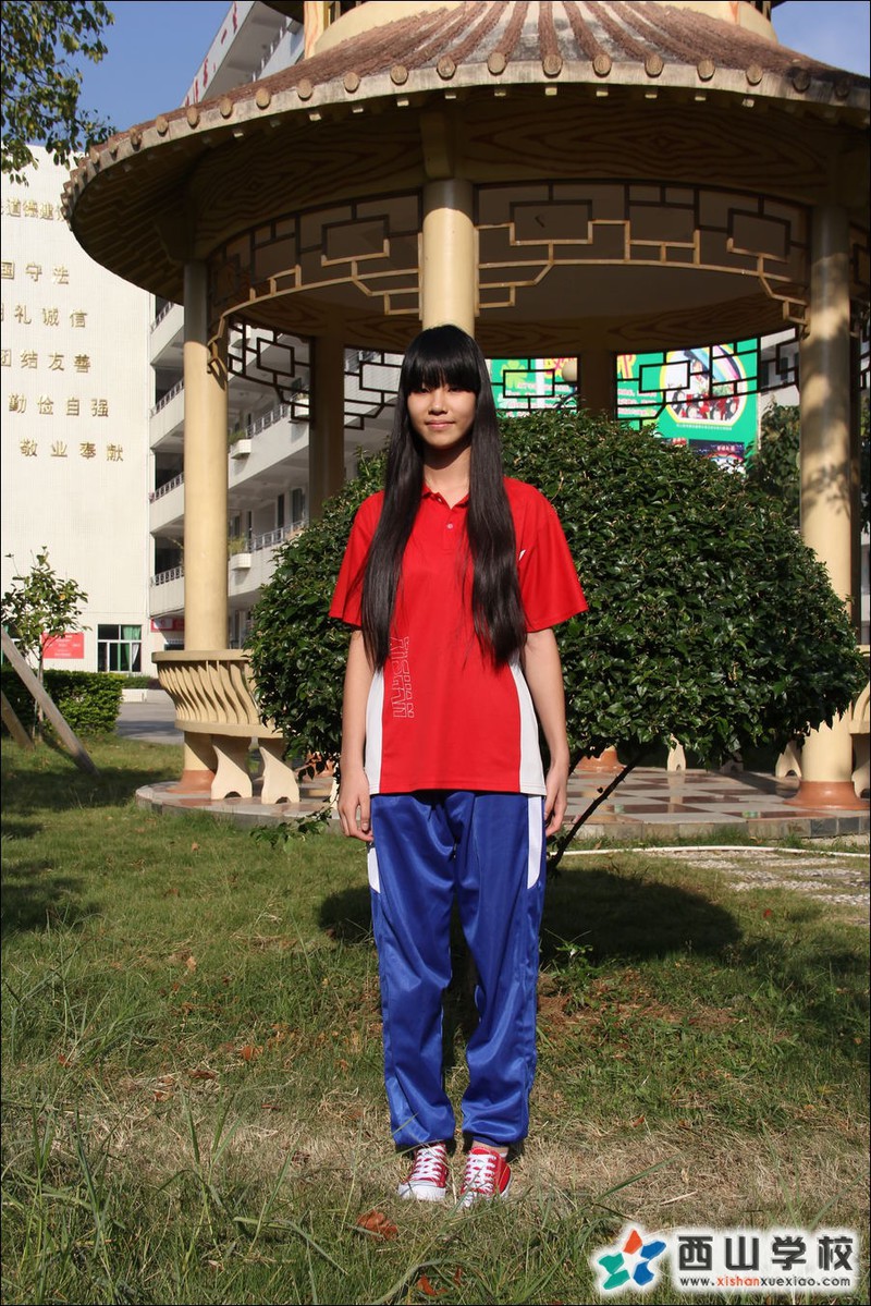 福建西山学校2014年初中部初三(1)班陈嘉敏挂历照