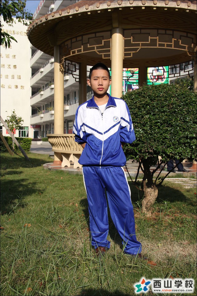 福建西山学校2014年初中部初三(1)班林禄锦挂历照