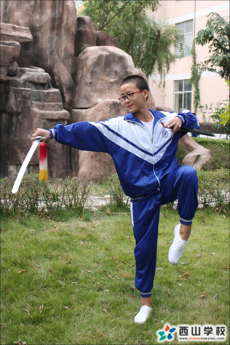 福建西山学校2014年初中部初二(8)班张自立挂历照