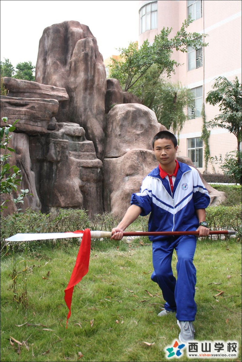 福建西山学校2014年初中部初二(8)班钟丹浩挂历照