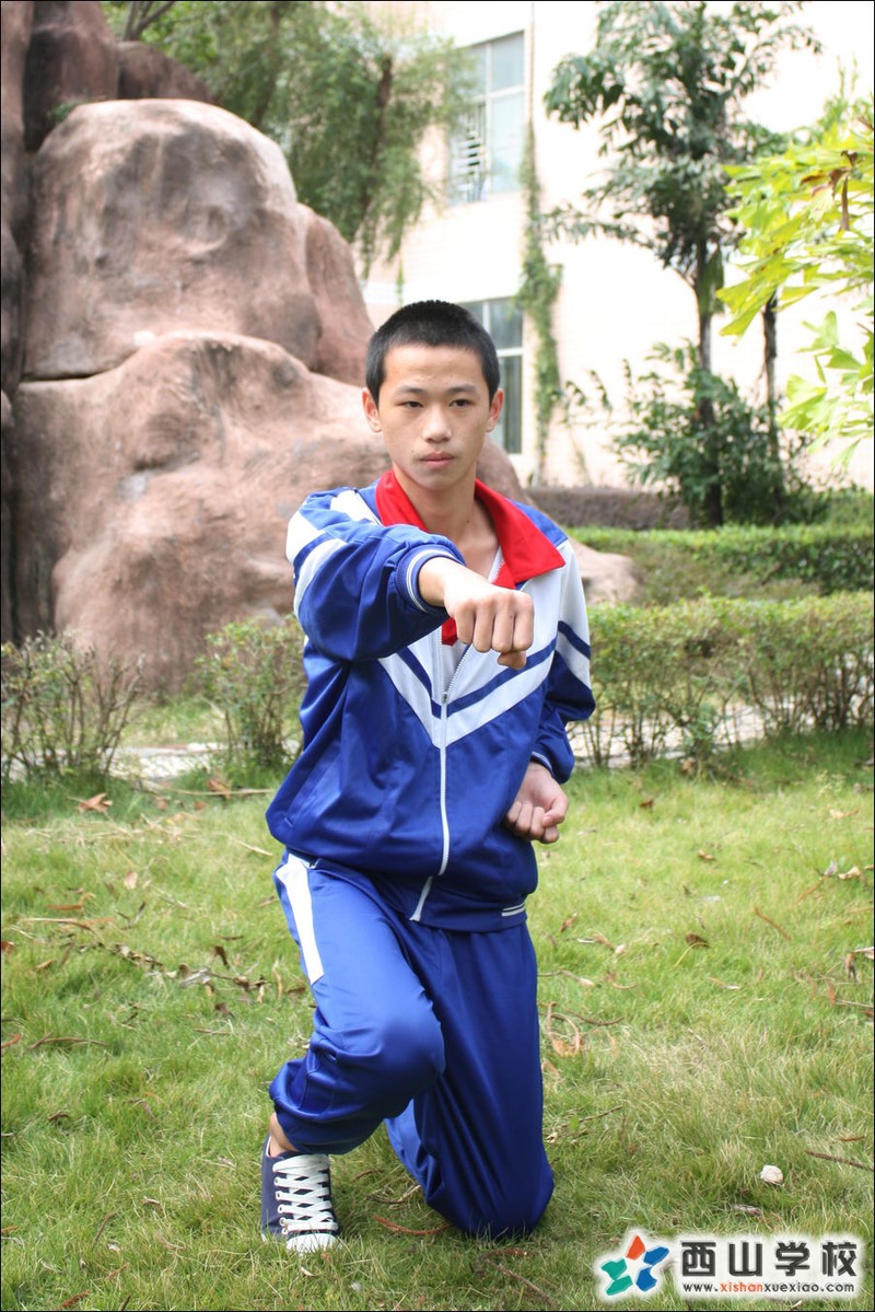 福建西山学校2014年初中部初二(9)班李静辉挂历照