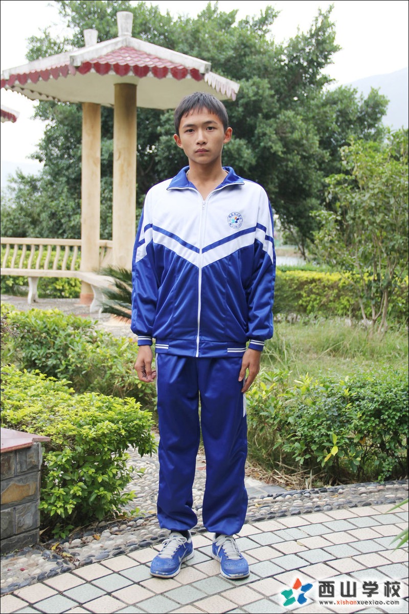 福建西山学校2014年初中部初二(9)班苏毓恒挂历照