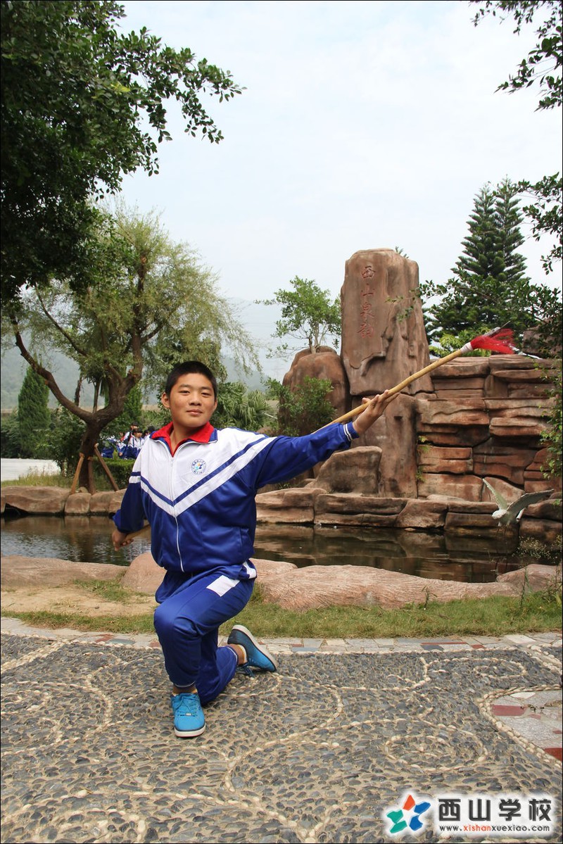 福建西山学校2014年初中部初二(10)班童良忠挂历照