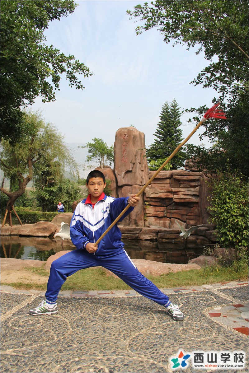 福建西山学校2014年初中部初二(10)班姚志武挂历照