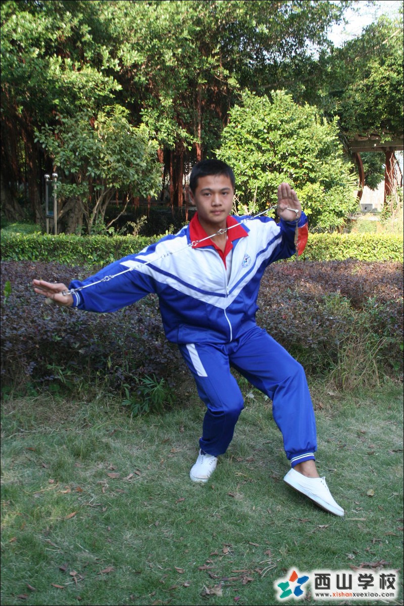 福建西山学校2014年初中部初二(11)班刘良元挂历照