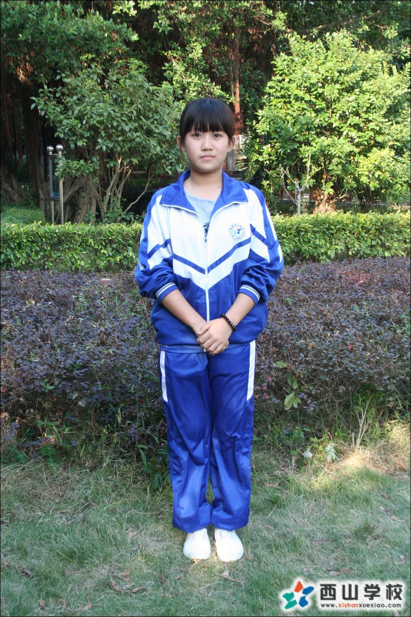 福建西山学校2014年初中部初二(11)班林晓慧挂历照