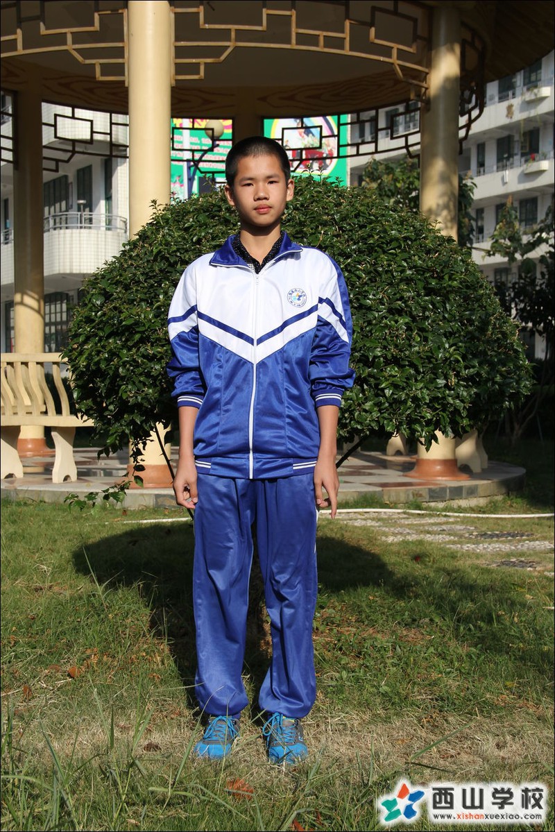 福建西山学校2014年初中部初三(1)班张孝杰挂历照