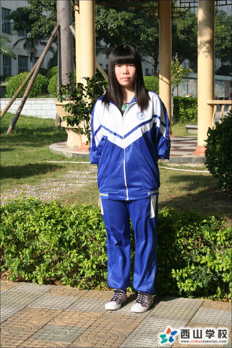 福建西山学校2014年初中部初三(2)班王莺燕挂历照