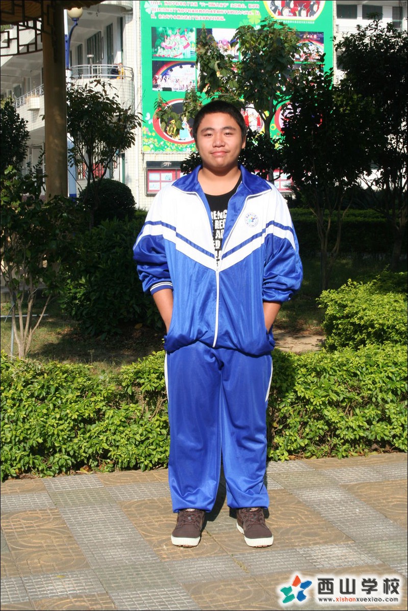福建西山学校2014年初中部初三(2)班曾华鑫挂历照
