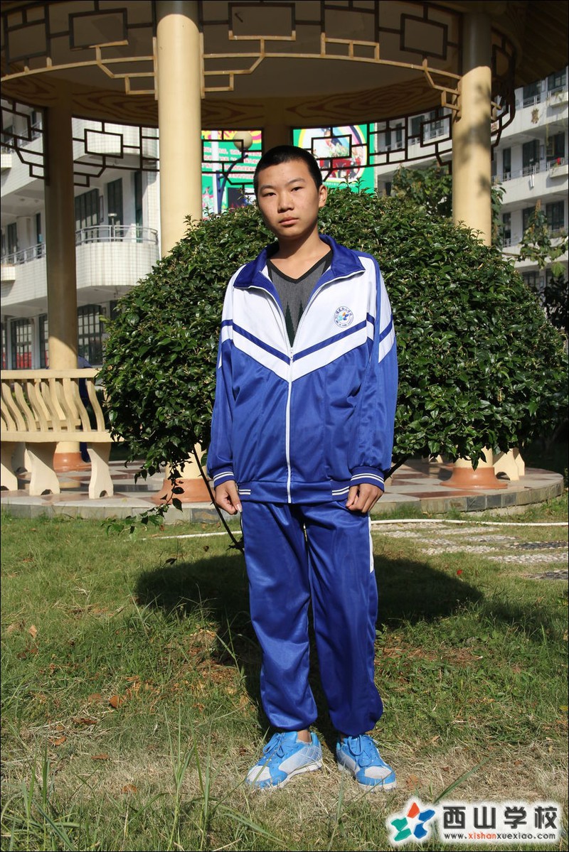 福建西山学校2014年初中部初三(4)班王春清挂历照