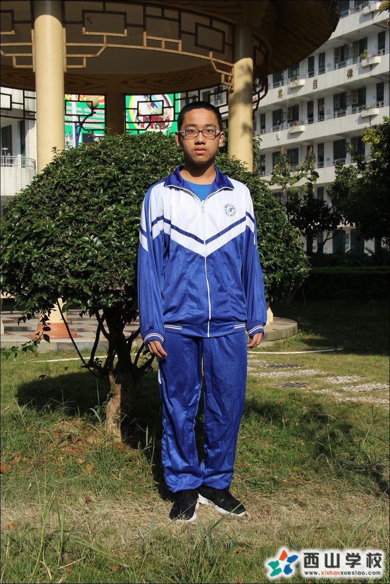 福建西山学校2014年初中部初三(4)班游嘉豪挂历照