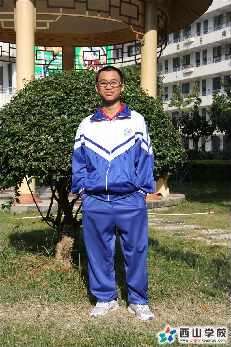 福建西山学校2014年初中部初三(6)班黎学基挂历照