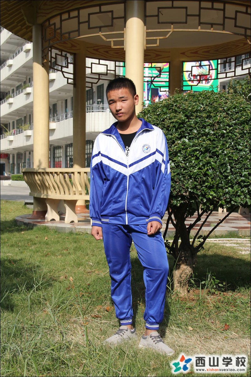 福建西山学校2014年初中部初三(6)班李志澄挂历照