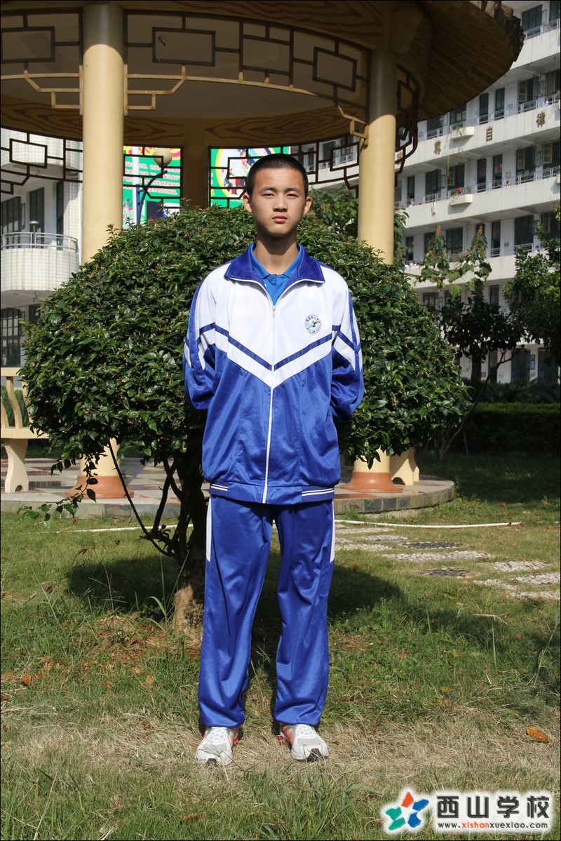 福建西山学校2014年初中部初三(6)班汪磊挂历照