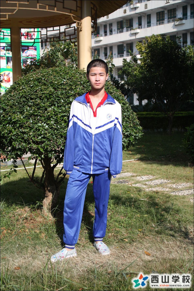 福建西山学校2014年初中部初三(7)班陈宇鹏挂历照