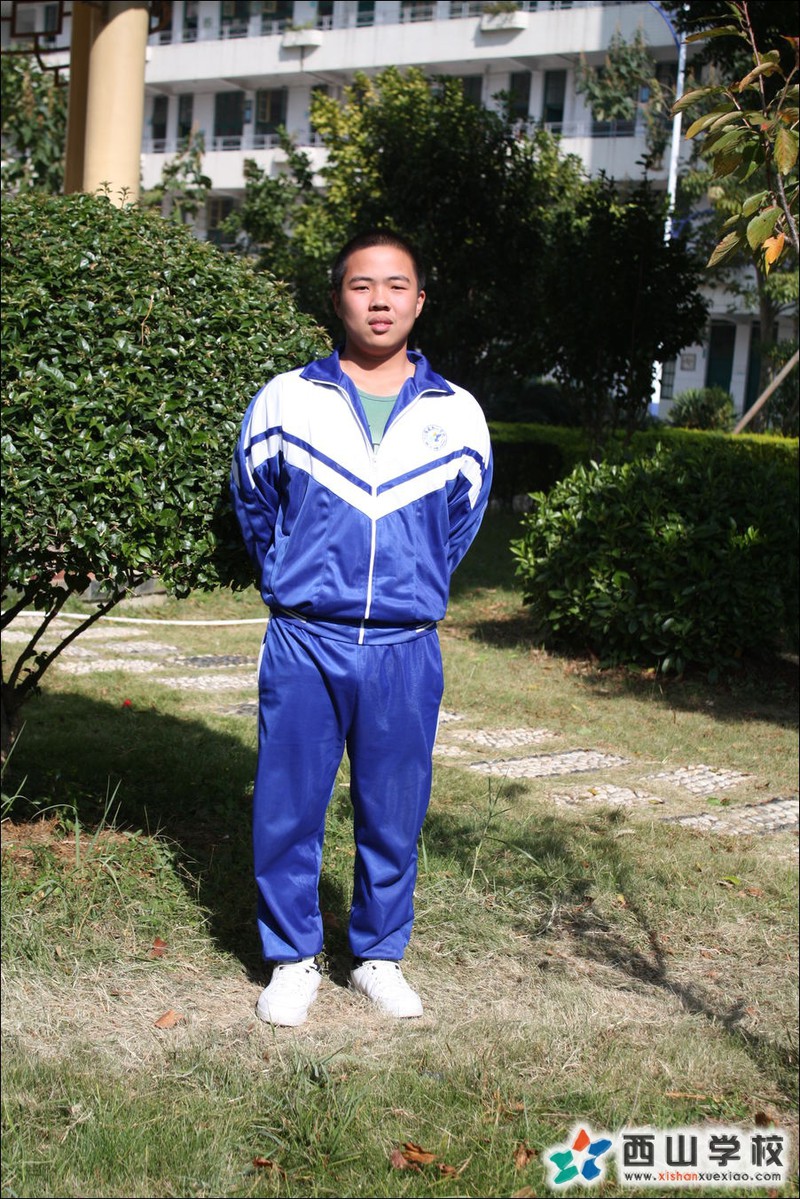 福建西山学校2014年初中部初三(9)班张乾挂历照