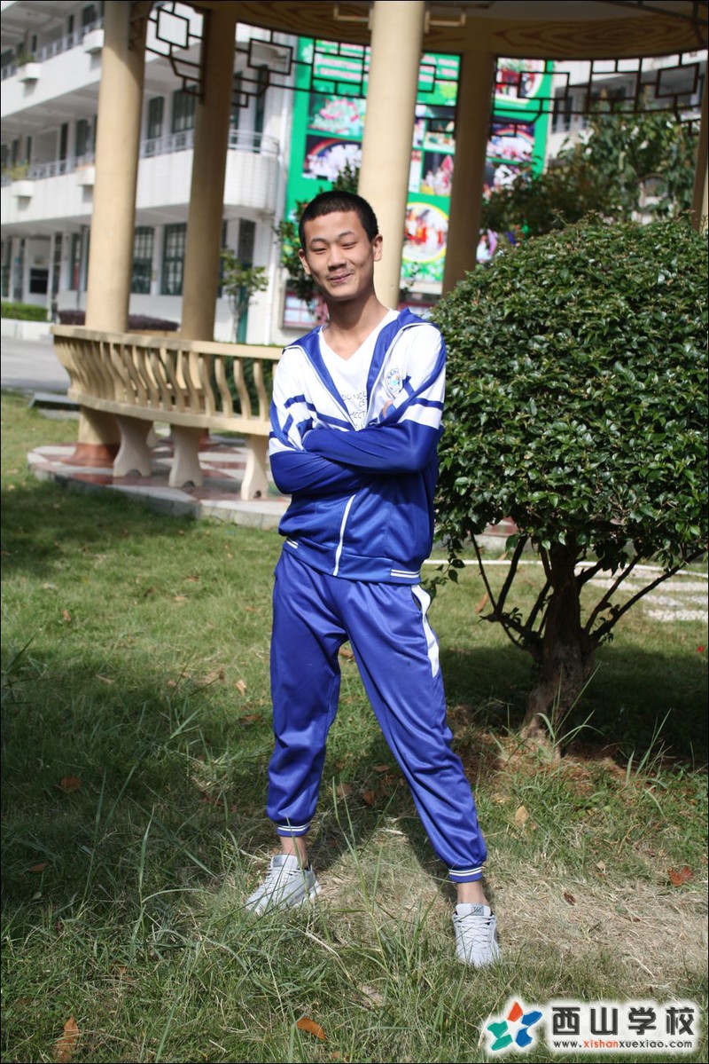 福建西山学校2014年初中部初三(10)班陈刚挂历照