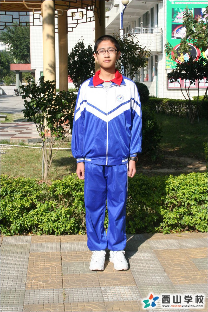福建西山学校2014年初中部初三(5)班林靖颖挂历照