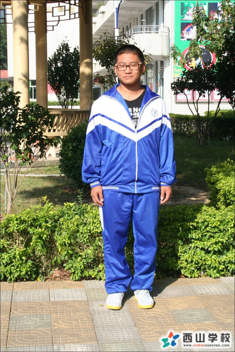福建西山学校2014年初中部初三(5)班姚伟杰挂历照