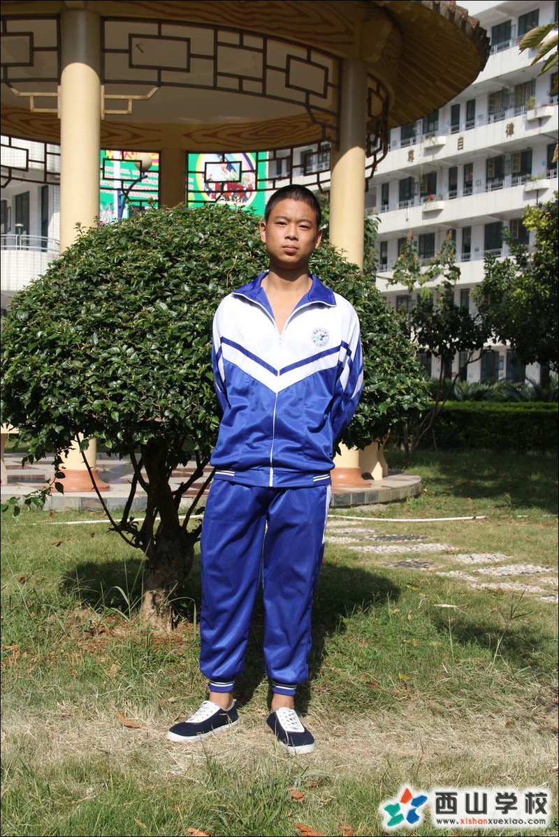 福建西山学校2014年初中部初三(11)班黄亮亮挂历照