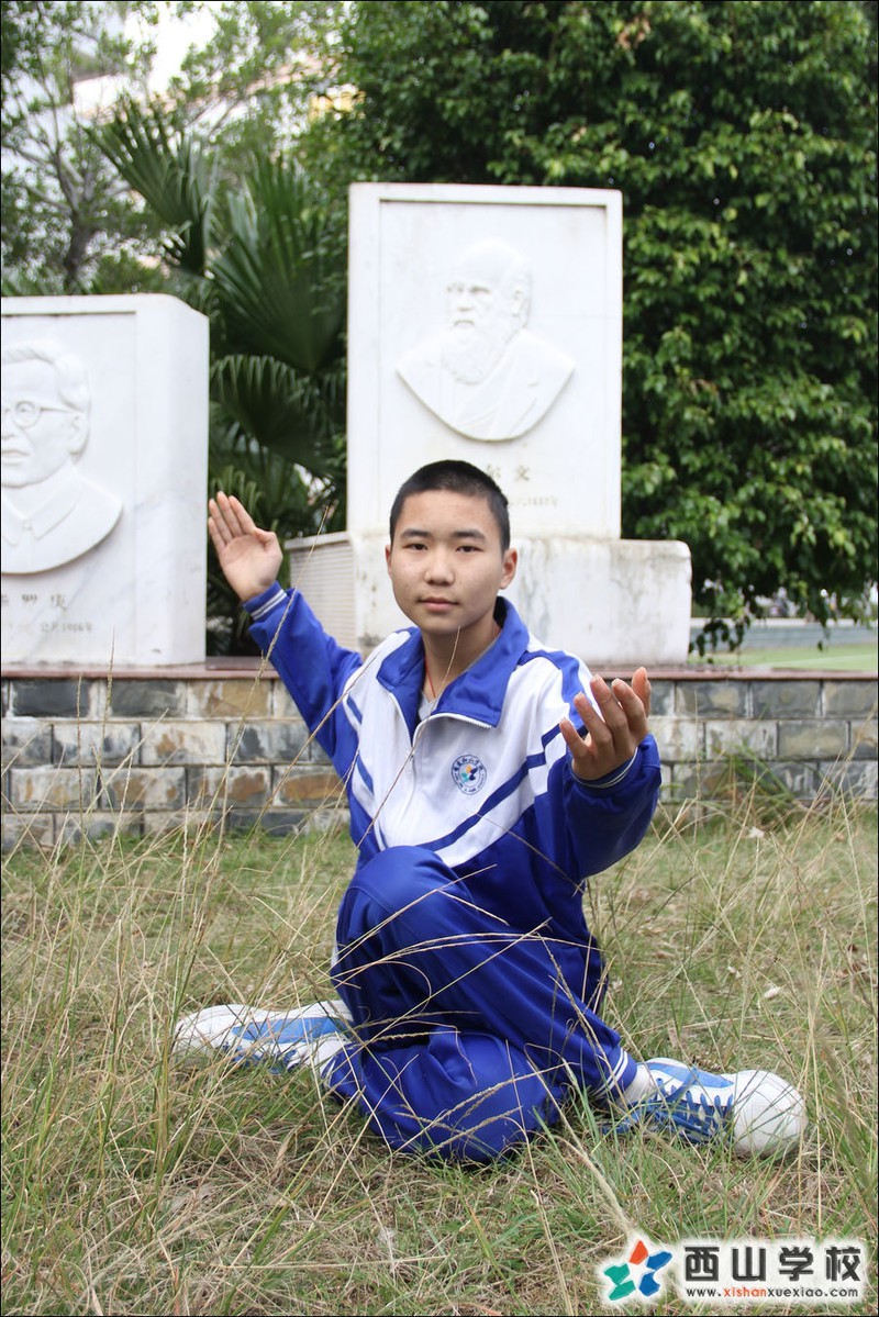 福建西山学校2014年初中部初三(11)班江飞洪挂历照
