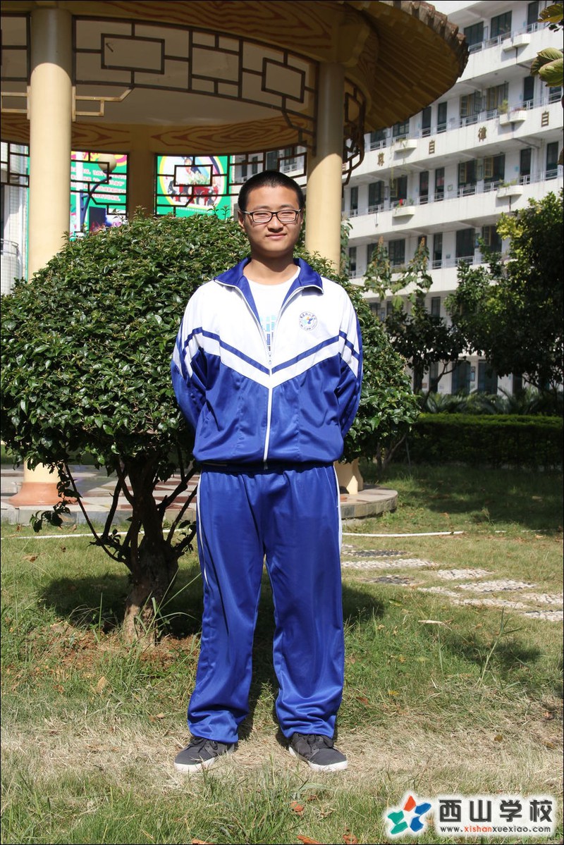 福建西山学校2014年初中部初三(11)班林超挂历照