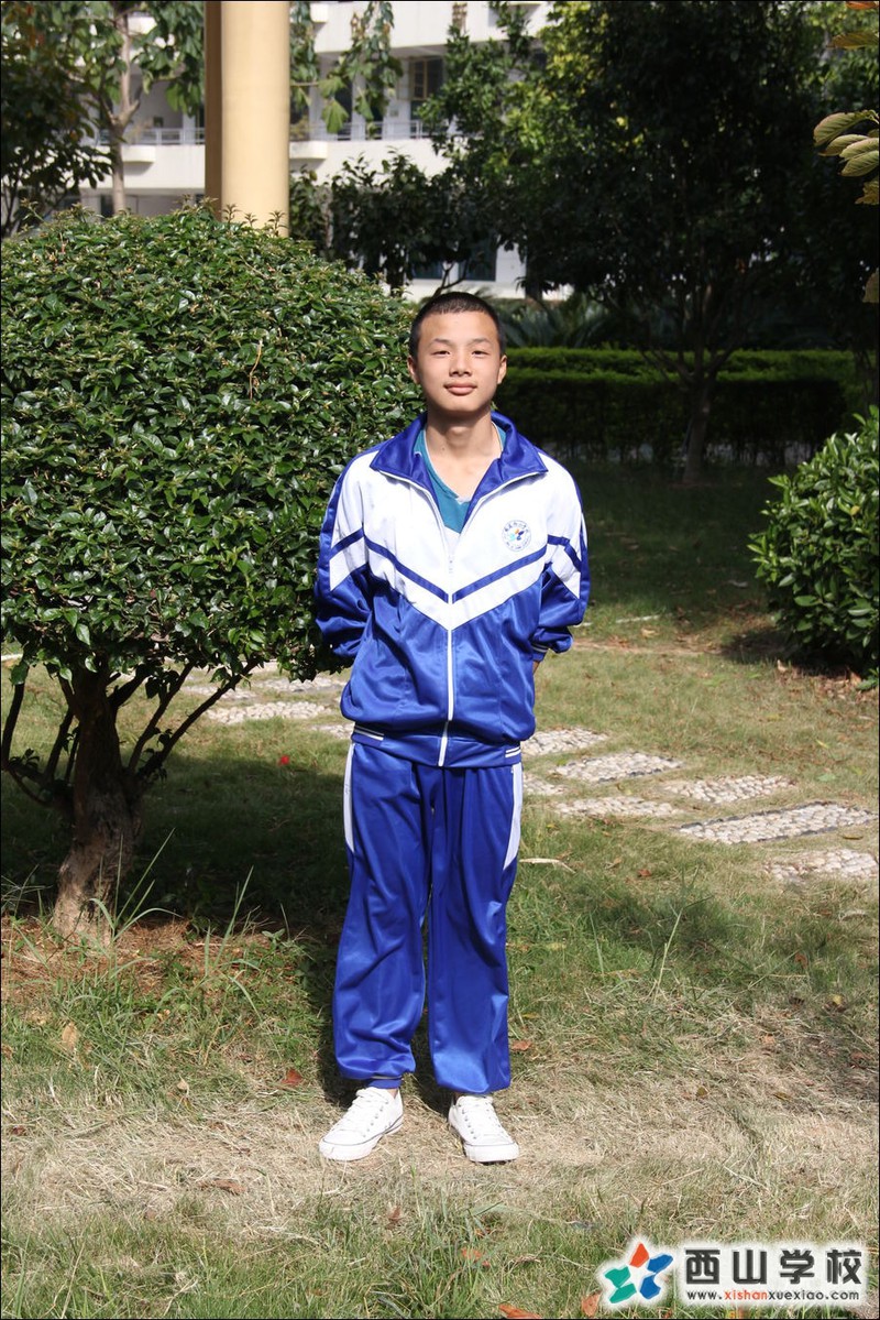 福建西山学校2014年初中部初三(11)班吴志雄挂历照