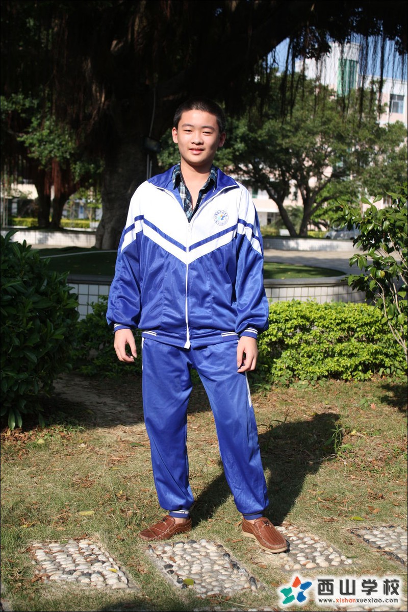 福建西山学校2014年初中部初三(13)班黄涛挂历照