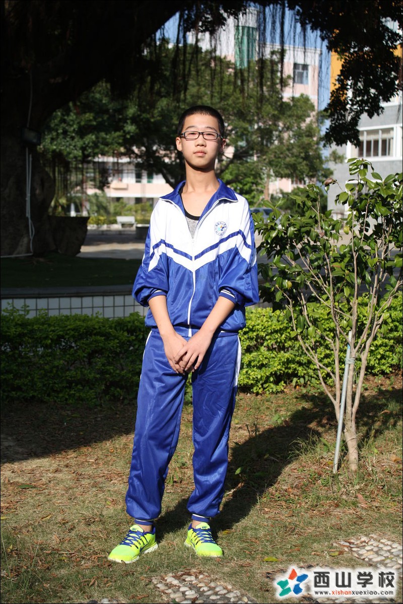 福建西山学校2014年初中部初三(13)班黄义洋挂历照